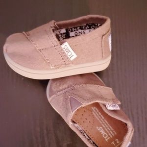 NWOT adorable TOMS